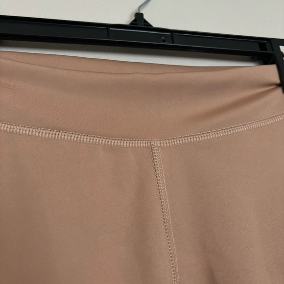 MiniBeast Curve X Leggings in Nude Size Medium Booty-Scrunch Squat-Proof - Picture 4 of 11